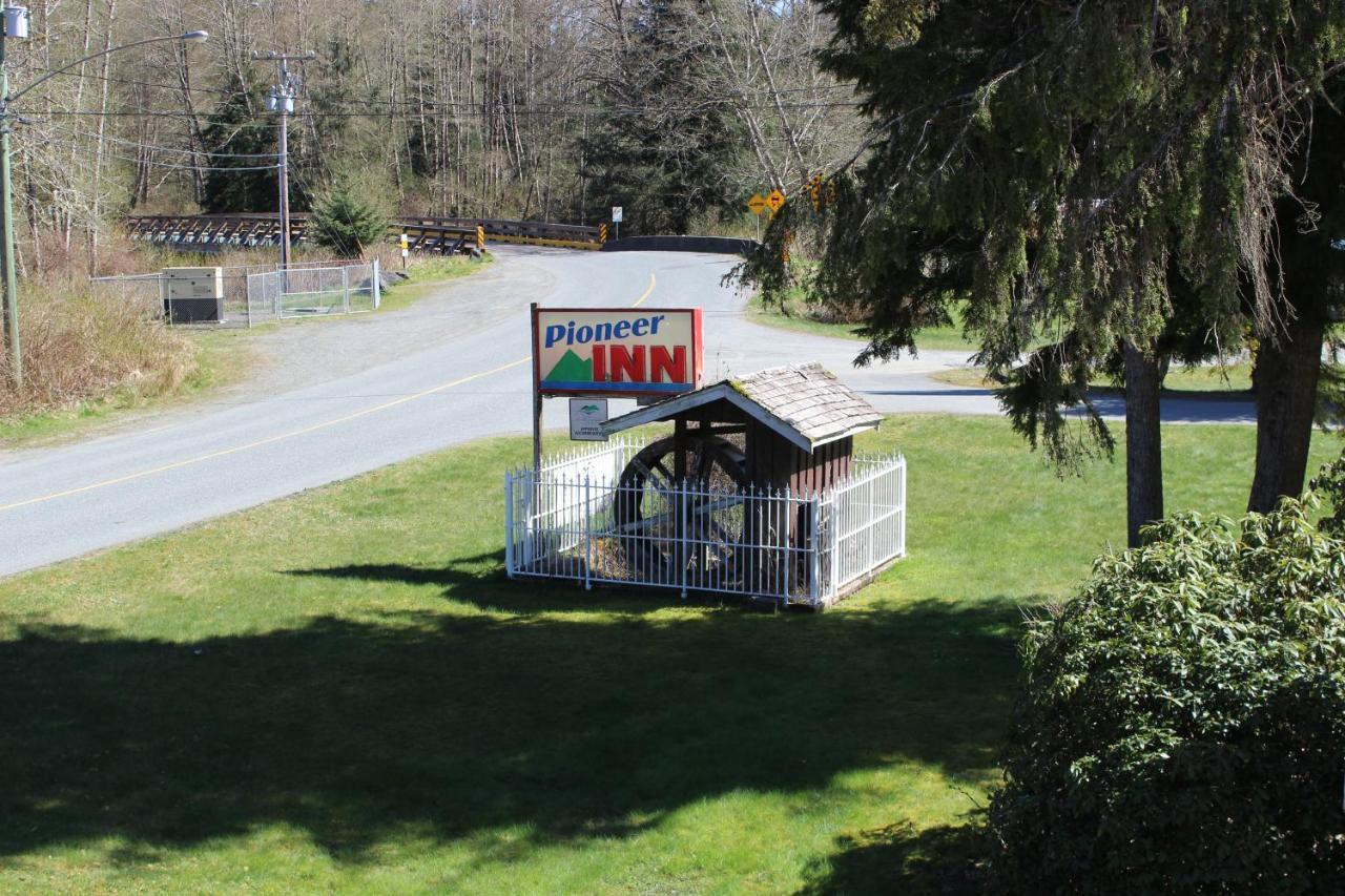 Pioneer Inn By The River Port Hardy Exterior foto